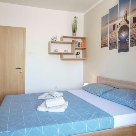 Apartmaji Pri Bosi Nogi Izola Exterior foto