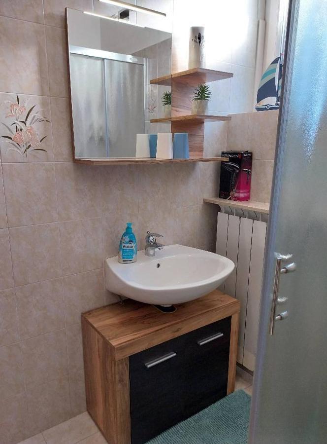 Apartmaji Pri Bosi Nogi Izola Exterior foto