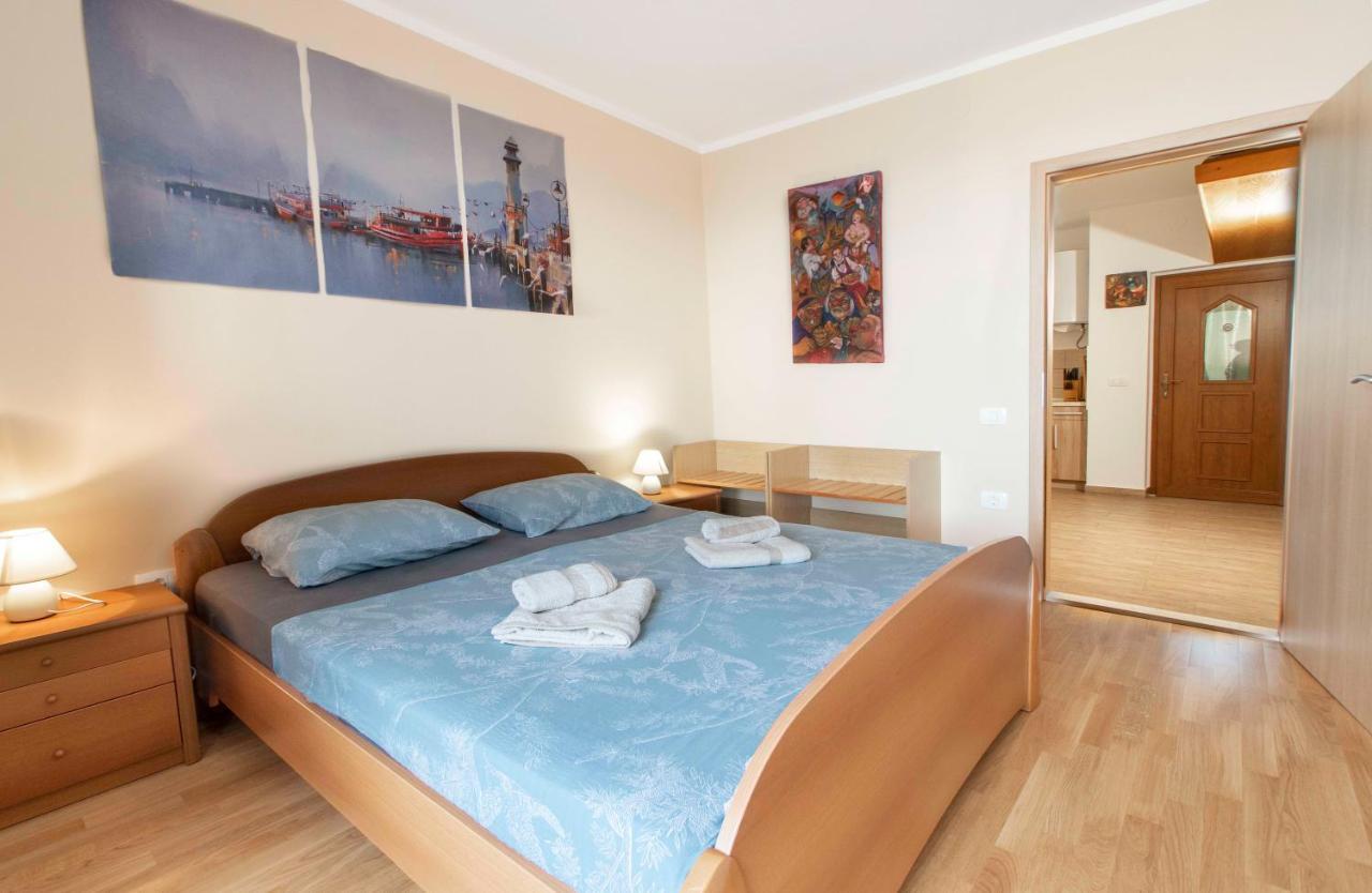 Apartmaji Pri Bosi Nogi Izola Exterior foto