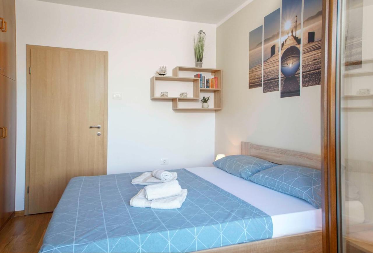 Apartmaji Pri Bosi Nogi Izola Exterior foto
