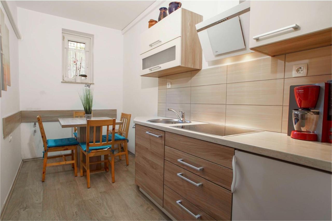 Apartmaji Pri Bosi Nogi Izola Exterior foto